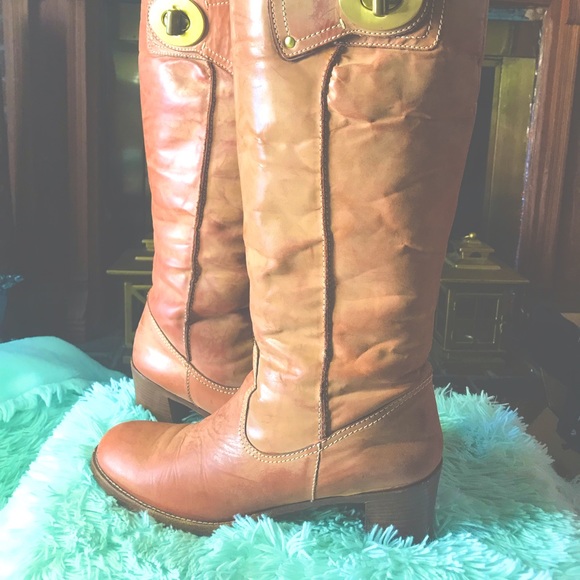 boots 👢 - Picture 1 of 5